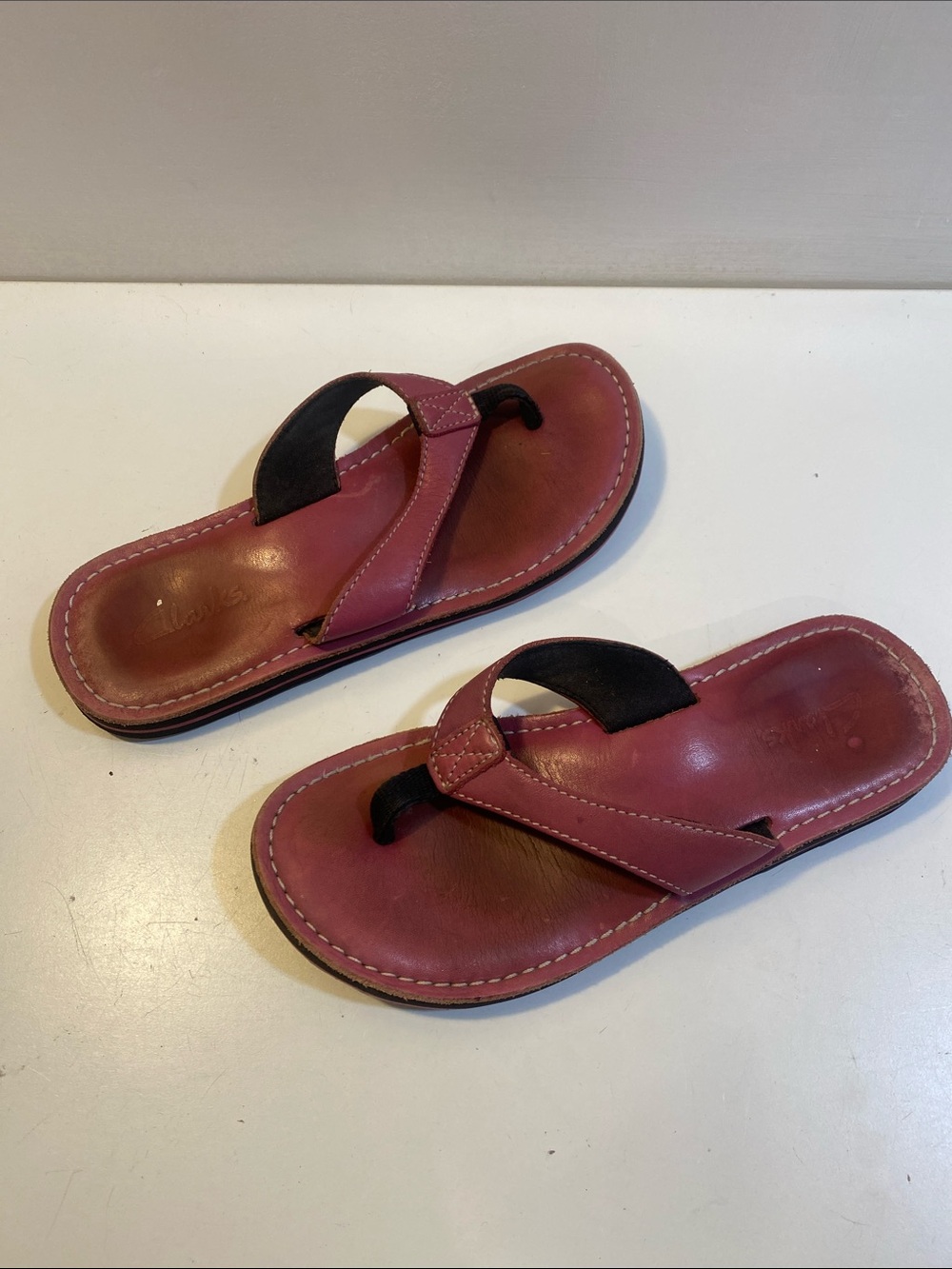 CLARKS Pink Leather Flip-Flop Sandals Size 7